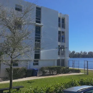 Rogers House Condominiums window cleaning project